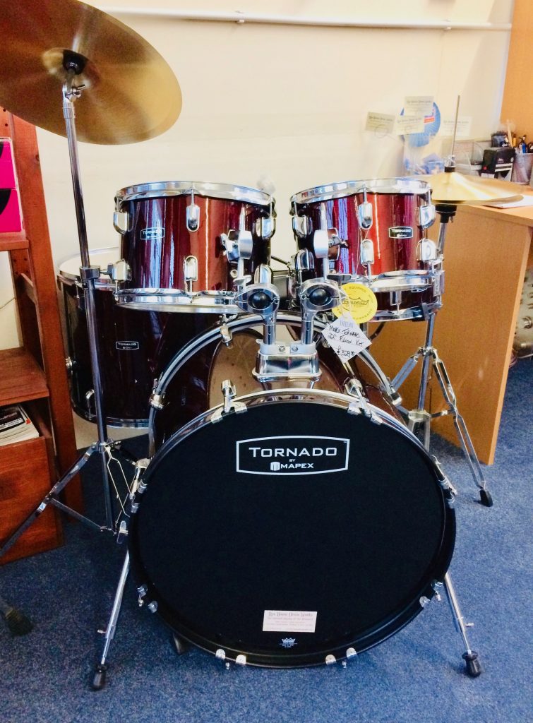 Picture of a Mapex Tornado starter drum kit